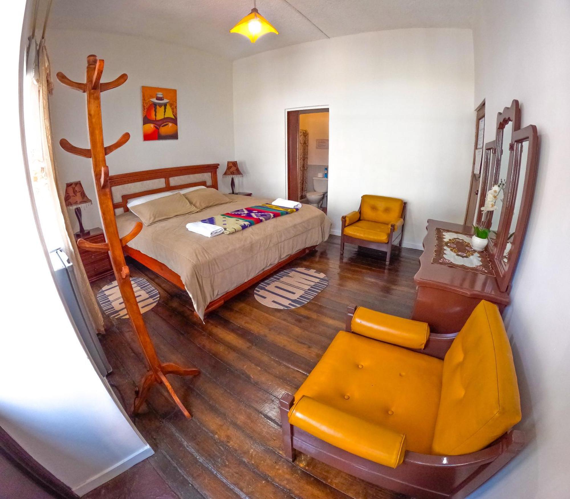 Colonial House Inn Кито Екстериор снимка